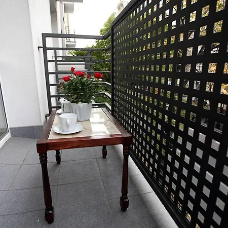Daire Poznanska 24, Comfort-plus Apartment, Centrum Varşova