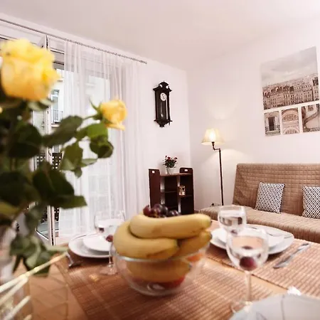 Poznanska 24, Comfort-plus Apartment, Centrum Daire Varşova